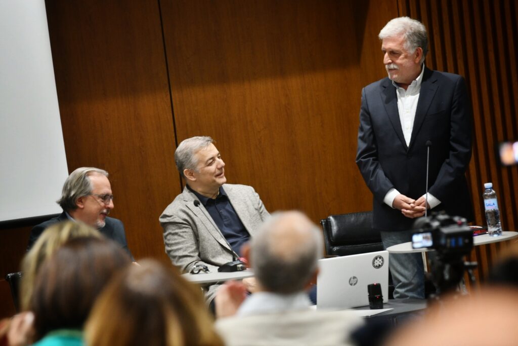 Beograd, 07.12.2023. Sava centar 
Promocija knjige ""Danas nam je divno dno"" Mićka LJubičića i Voje Žanetića. Dragoljub Mićko Ljubičić, Voja Žanetić, 
Pored autora će govoriti i Peca Popović, moderator je Nataša Miljković.
Foto: Vesna Lalić/Nova.rs