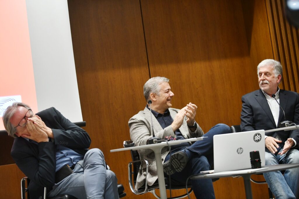 Beograd, 07.12.2023. Sava centar 
Promocija knjige ""Danas nam je divno dno"" Mićka LJubičića i Voje Žanetića. Dragoljub Mićko Ljubičić, Voja Žanetić, 
Pored autora će govoriti i Peca Popović, moderator je Nataša Miljković.
Foto: Vesna Lalić/Nova.rs