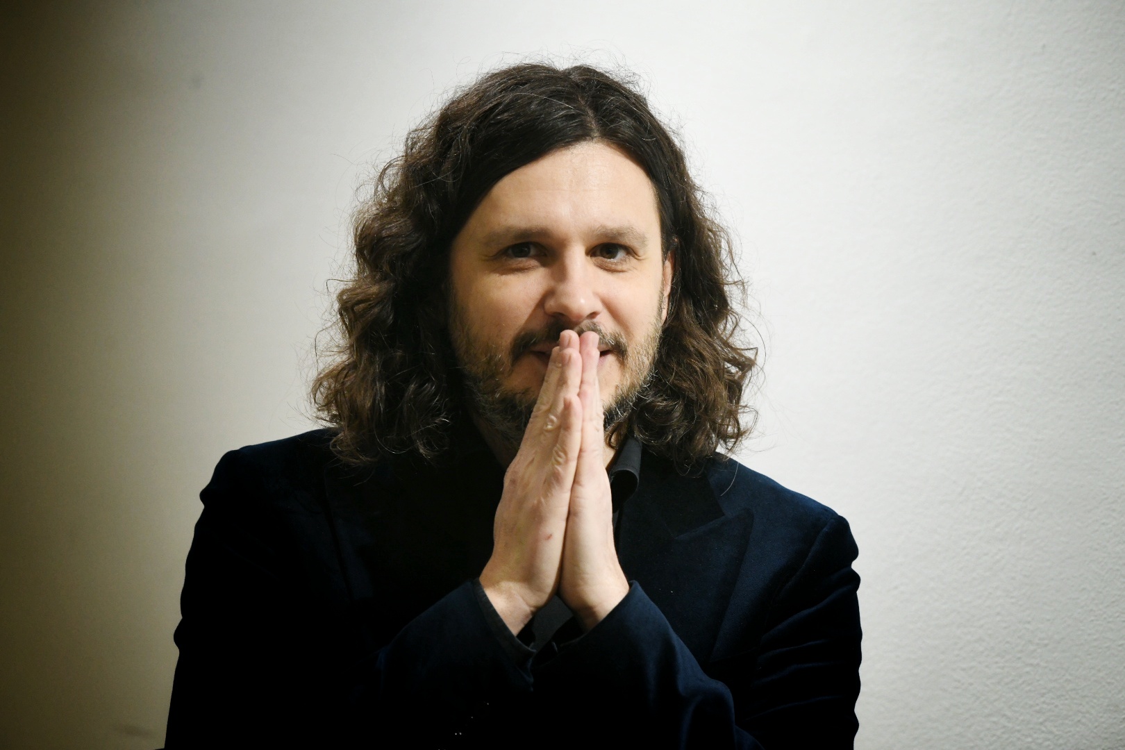 Beograd 14.02.2023. Stefan Arsenijević, intervju. Promocija knjige reditelja Srđana Karanovića, Srdjana Karanovića i Stefana Arsenijevića, pod nazivom Malo iznad tla, u Dvorani kulturnog centra Foto: Vesna Lalić/Nova.rs