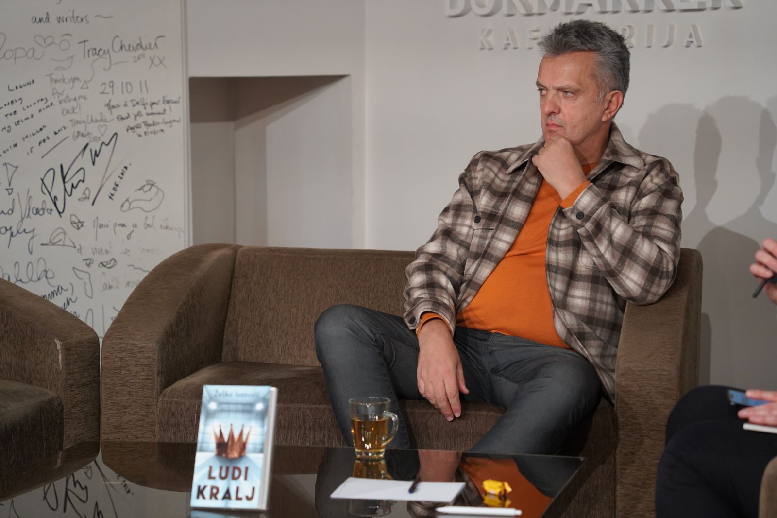 Željko Ivanović promocija knjige "Ludi kralj" u okviru manifestacije "Noć knjige", u knjižari Delfi u SKC.