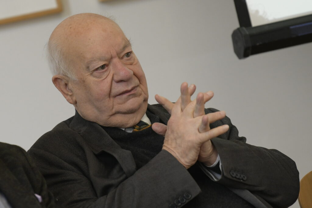 u galeriji Artget Kulturnog centra Beograda press konferencija povodom izložbe NOVE TENDENCIJE '60 Franko Purini