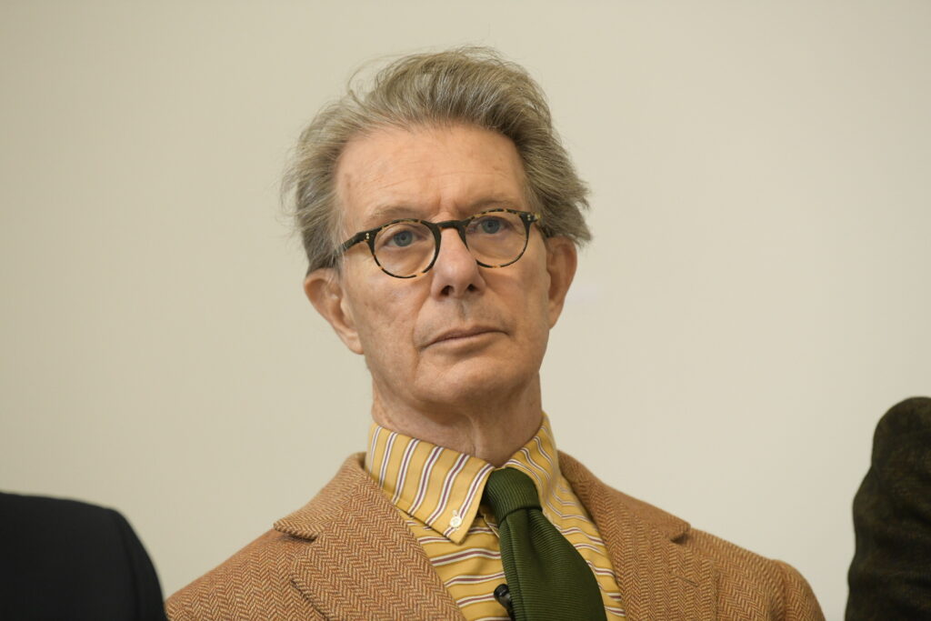 u galeriji Artget Kulturnog centra Beograda press konferencija povodom izložbe NOVE TENDENCIJE '60  Anđelo Bukareli italijanski istoričar umetnosti