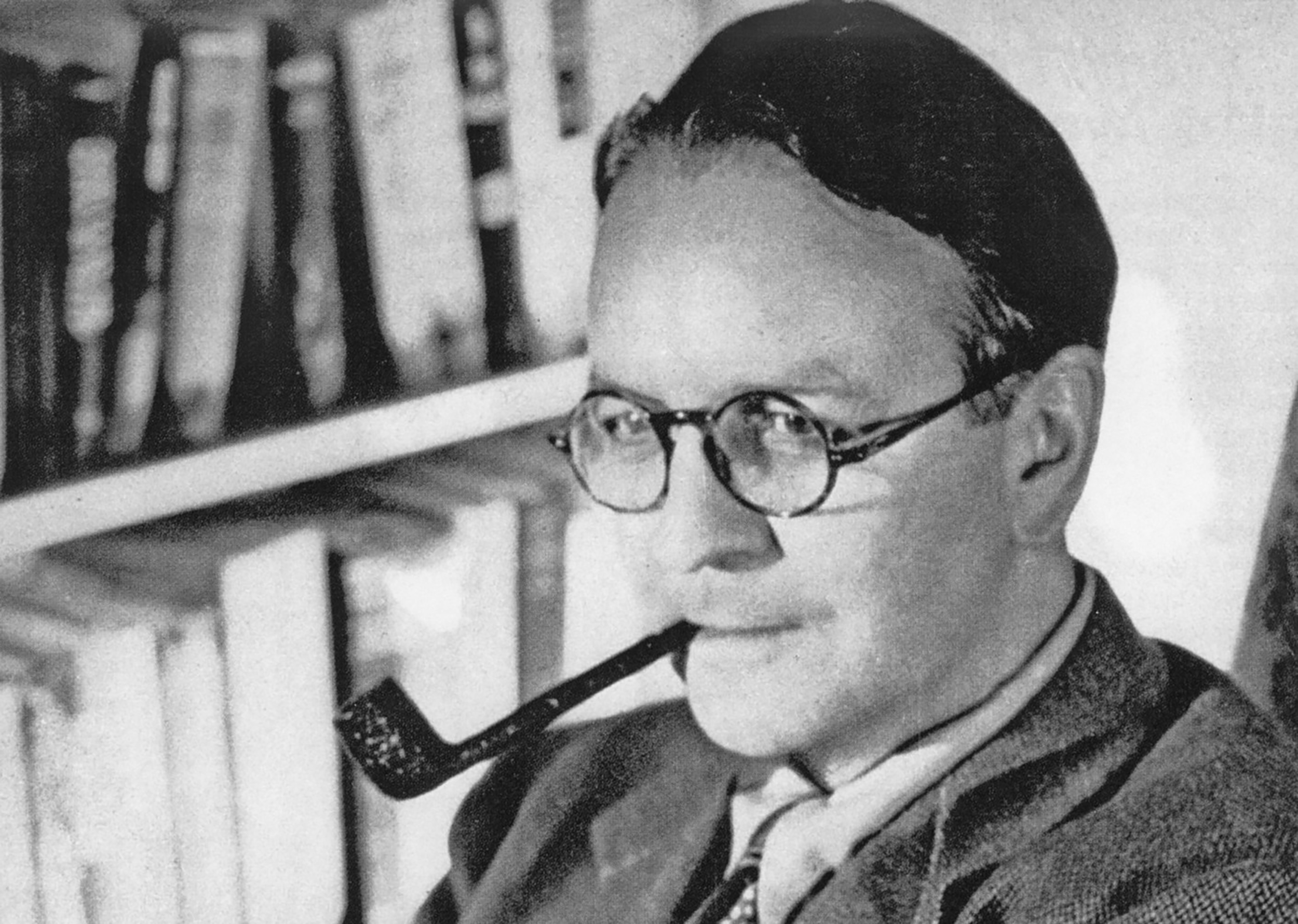 RAYMOND CHANDLER (1888-1959) Anglo-American novelist and screenwriter