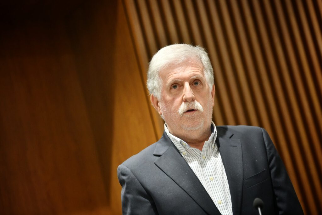 Beograd, 07.12.2023. Sava centar 
Promocija knjige ""Danas nam je divno dno"" Mićka LJubičića i Voje Žanetića. Dragoljub Mićko Ljubičić, Voja Žanetić, 
Pored autora će govoriti i Peca Popović, moderator je Nataša Miljković.
Foto: Vesna Lalić/Nova.rs