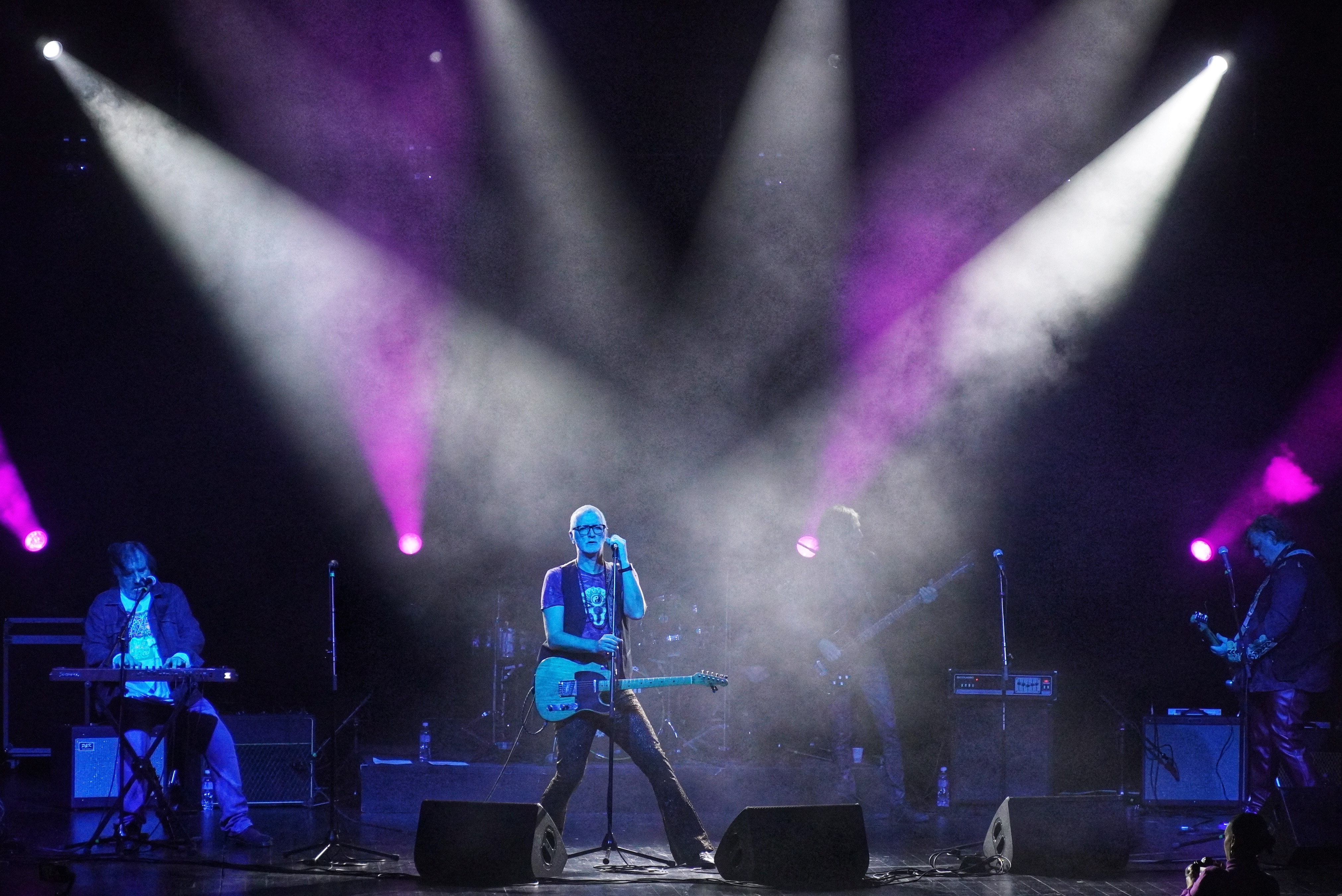 Beograd, 15. decembra 2023. - Rok grupa "Elektricni orgazam", u Mts Dvorani, odrava koncert kojim obeleava 40 godina od izlaska albuma "Les Chansones Populaires" sa obradama hitova velikih svetskih bendova. FOTO TANJUG/ VLADIMIR PORCIC/ bg