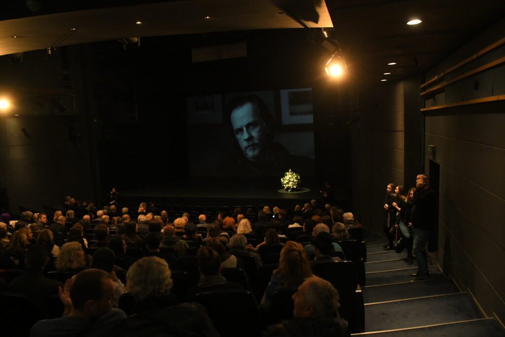 Beograd 20.11.2023.  Žarko Laušević. Komemoracija povodm smrti glumca Žarka Lauševića u Jugoslovenskom dramskom pozorištu, JDP Foto: Amih Hamzagić/Nova.rs