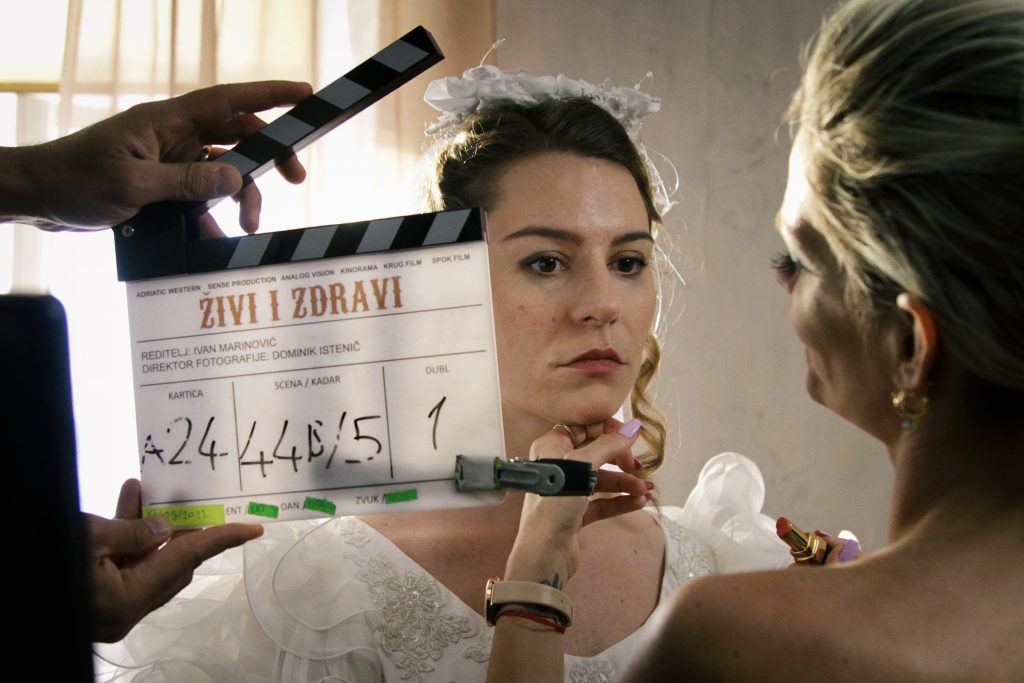 film "Živi i zdravi" u režiji Ivana Marinovića.