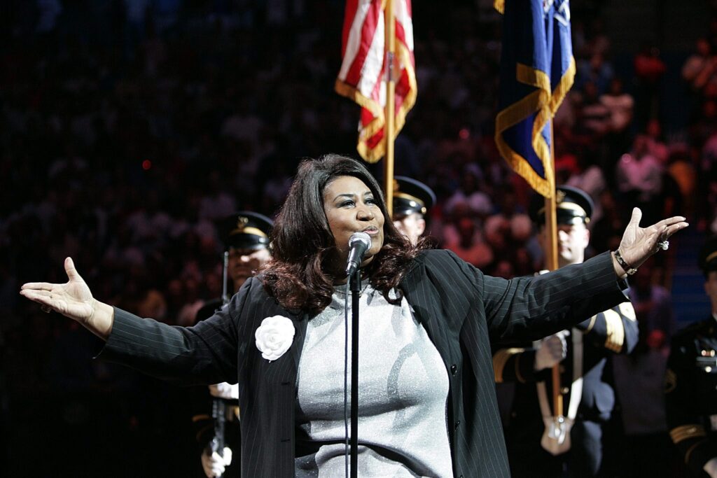 epa000212594 Recording artist Aretha Franklin sings the National Anthem before the start of the  NBA Finals game five between the LA Lakers and the Detroit Pistons at The Palace of Auburn Hills, Michigan Tuesday 15 June 2004.  EPA/JEFF KOWALSKY