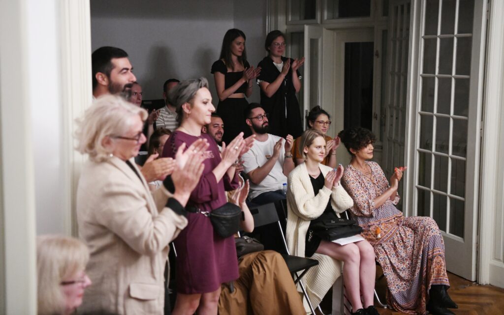 Godinu dana Hartefakt Kuće