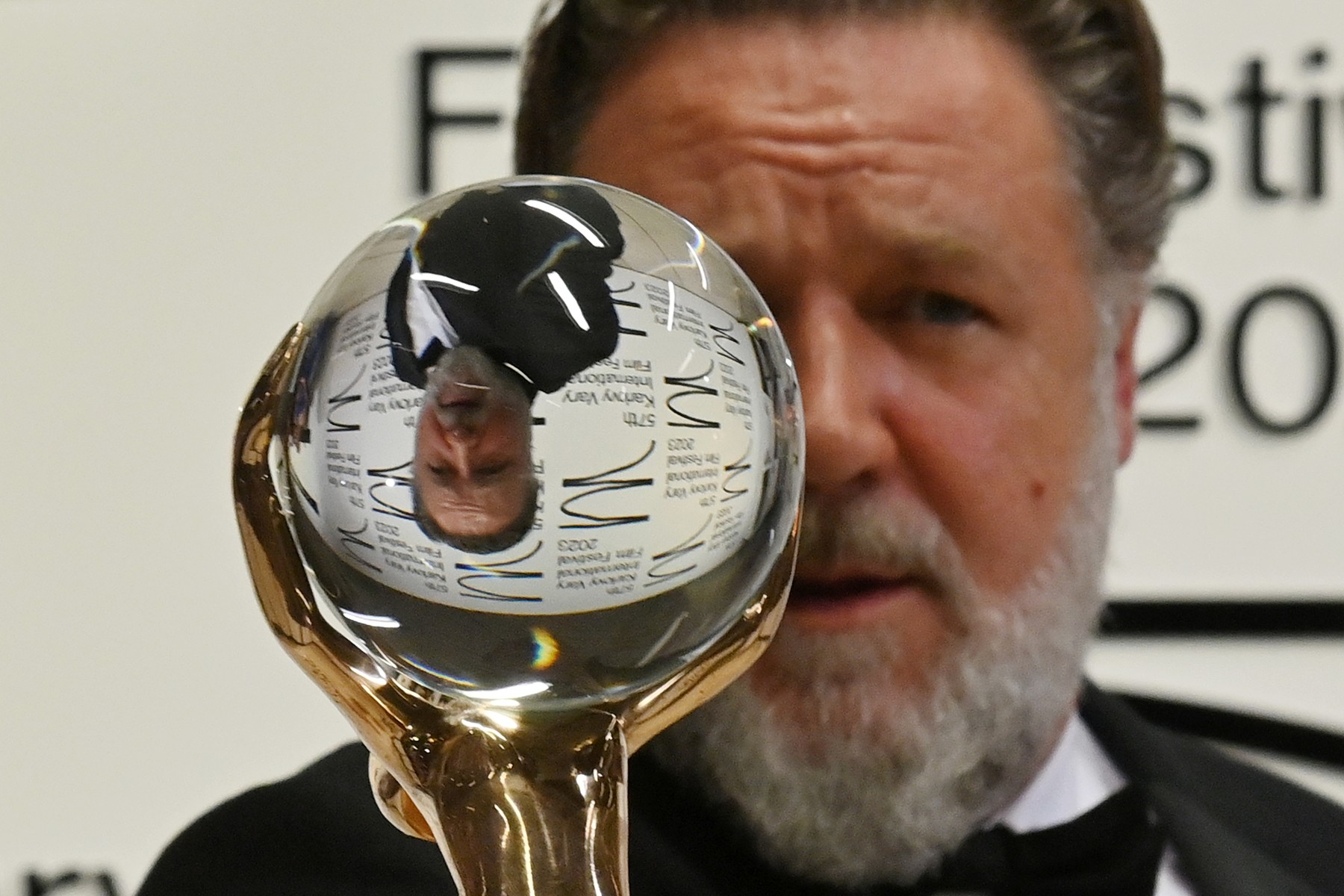 Russell Crowe, herec, 57. Mezinárodní filmový festival Karlovy Vary, MFF KV, slavnostní zahájení, cena, ocenění, Křišťálový glóbus
