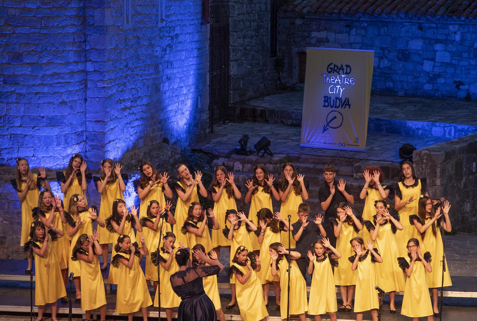 Hor "Kolibri", Festival Grad-teatar Budva