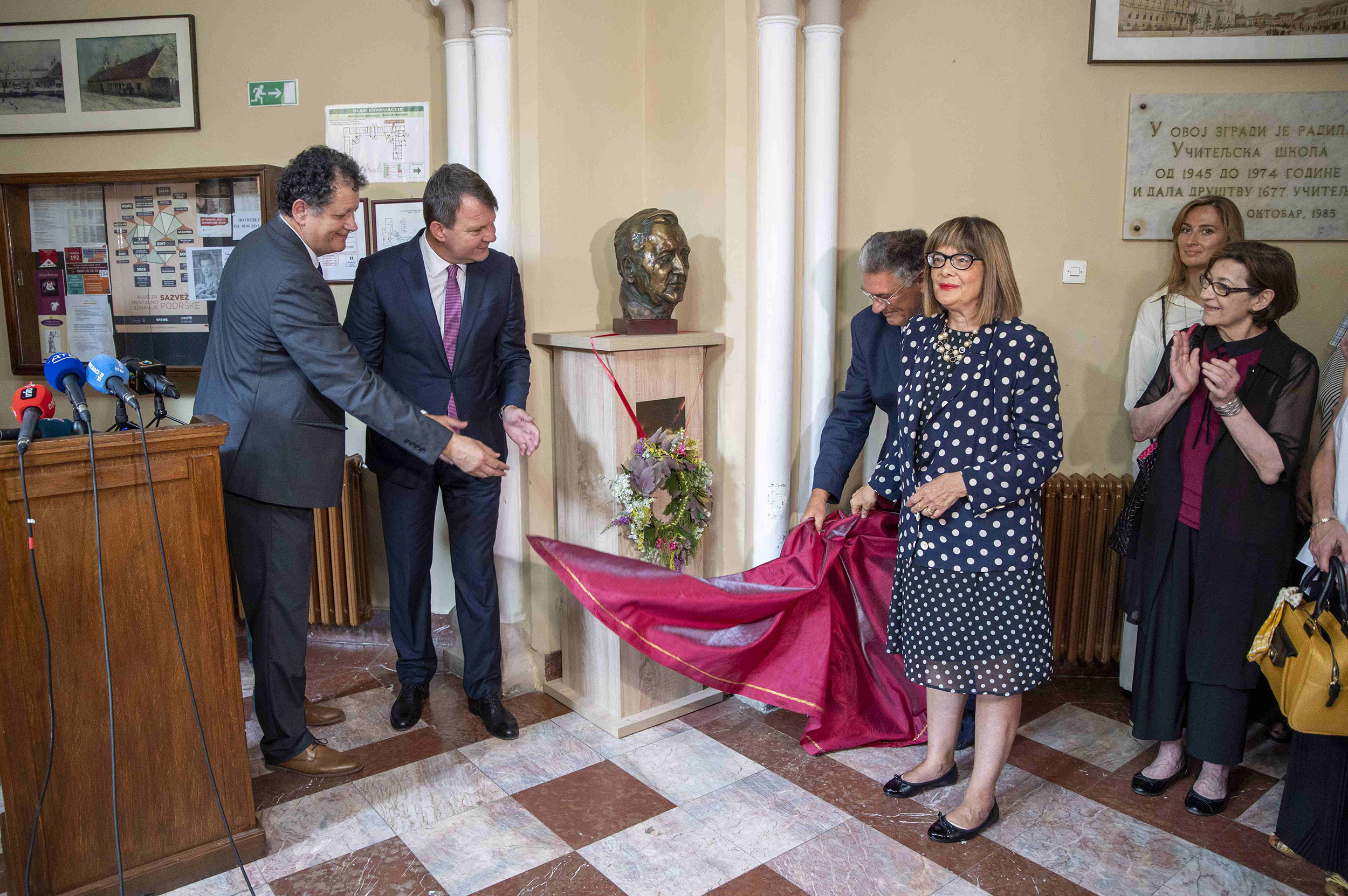 Откривање бисте фото 7