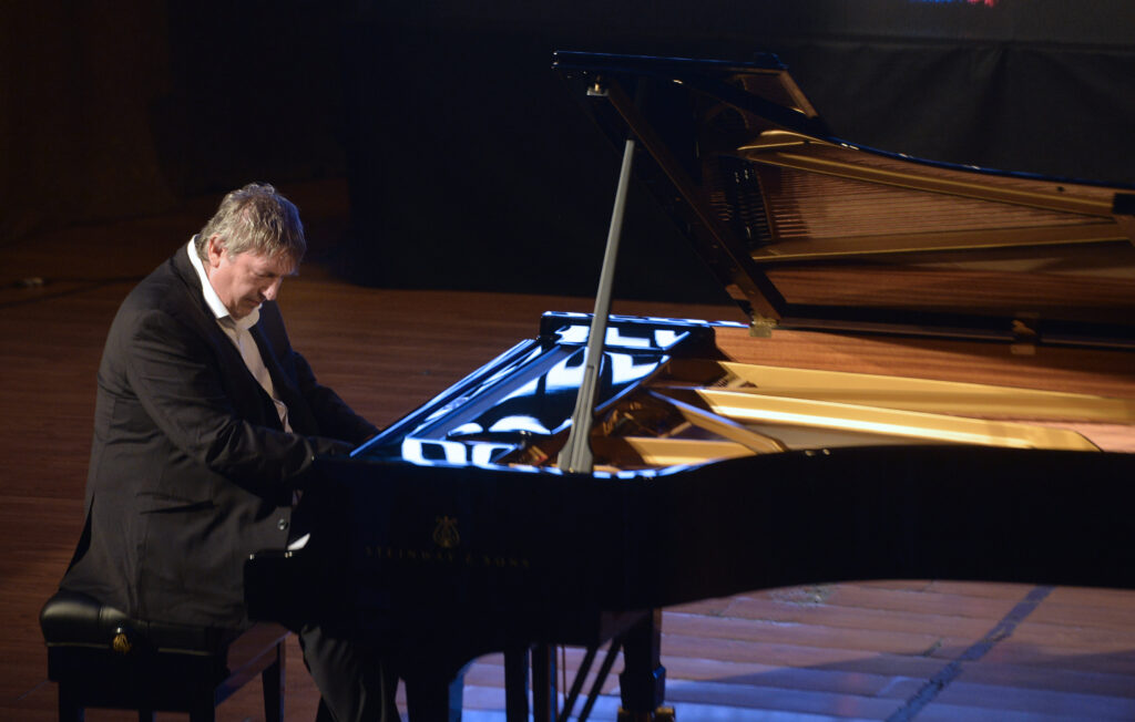 Beograd, 7. aprila 2023. - Ruski pijanista Boris Berezovski nastupa u Ruskom domu sa programom koji je pripremio povodom jubileja - 90 godina postojanja te kulturne ustanove. FOTO TANJUG/ RADE PRELIÆ/ bg