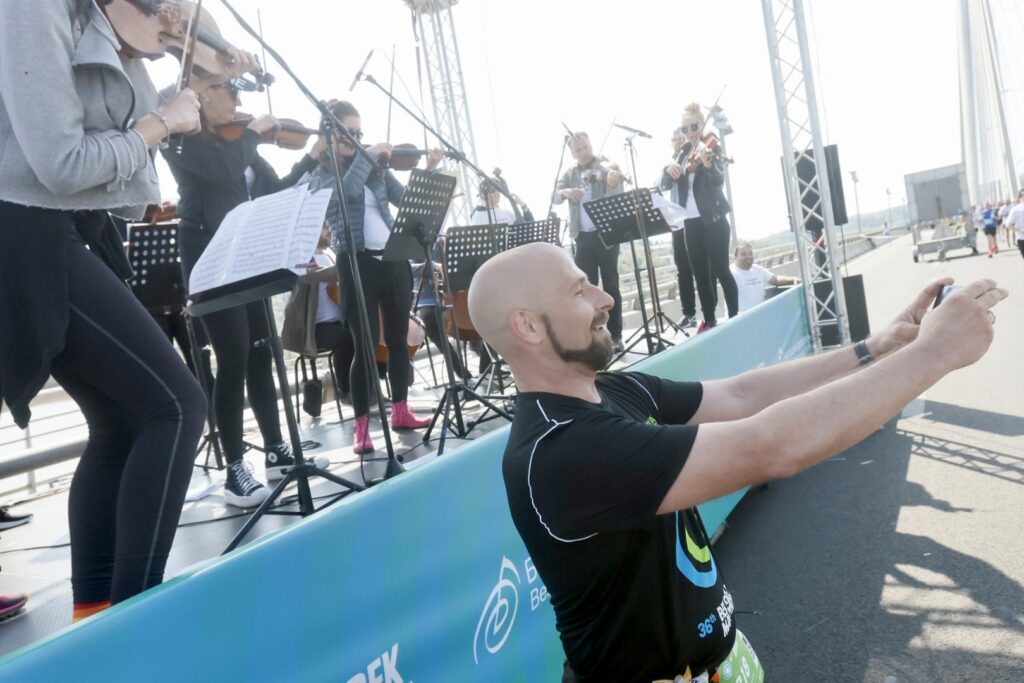 Beogradska filharmonija bodrila trkače 36. Beogradskog maratona