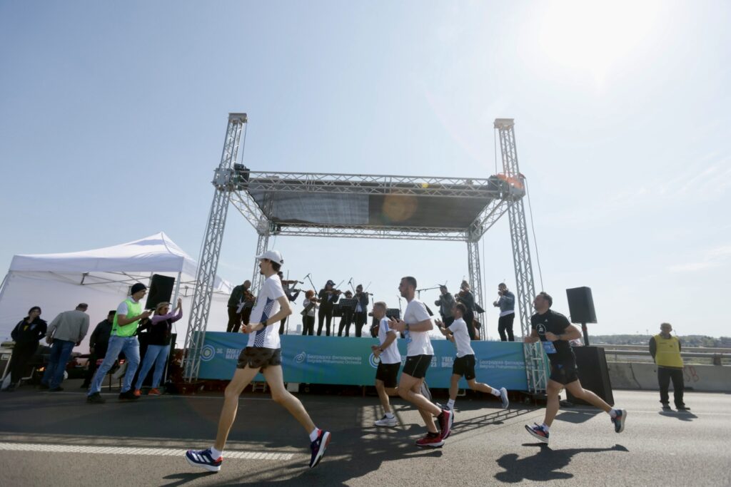 Beogradska filharmonija bodrila trkače 36. Beogradskog maratona
