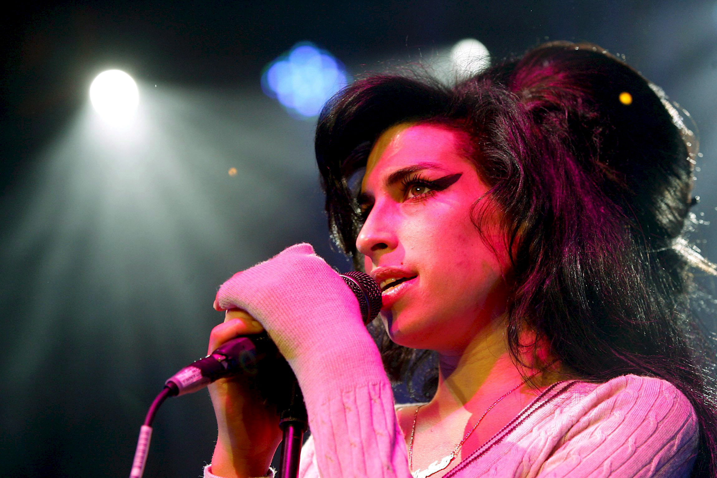 Amy Winehouse scraps all concerts