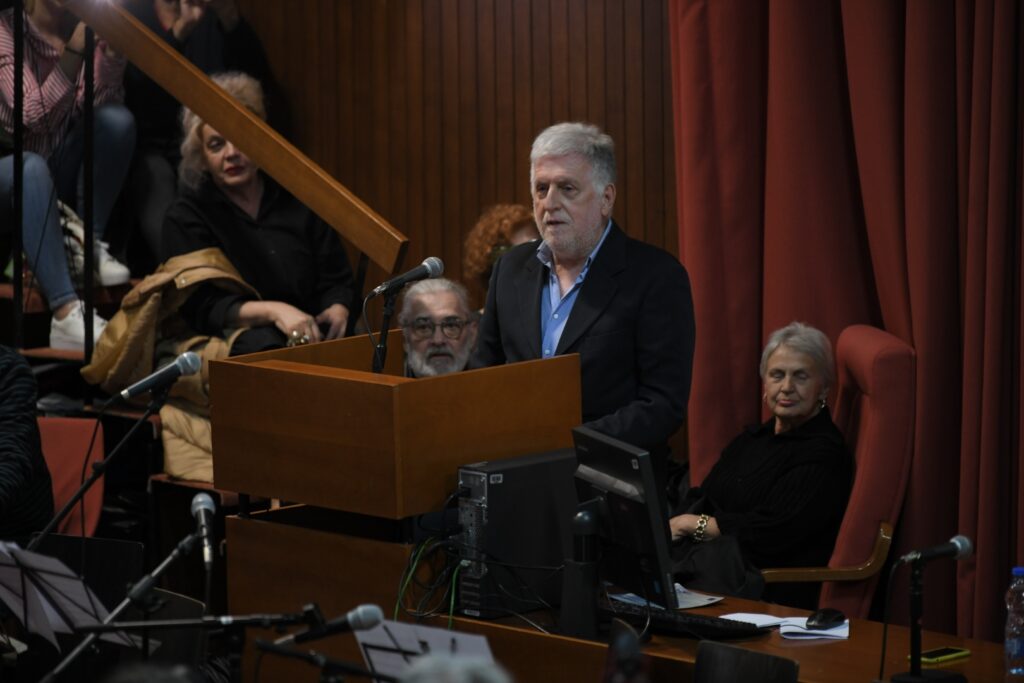 Beograd 27.04.2023. Petar Peca Popović, Peca Popović. Promocija knjige Pece Popovića u atrijumu Narodne biblioteka Foto: Dragan Mujan/Nova.rs