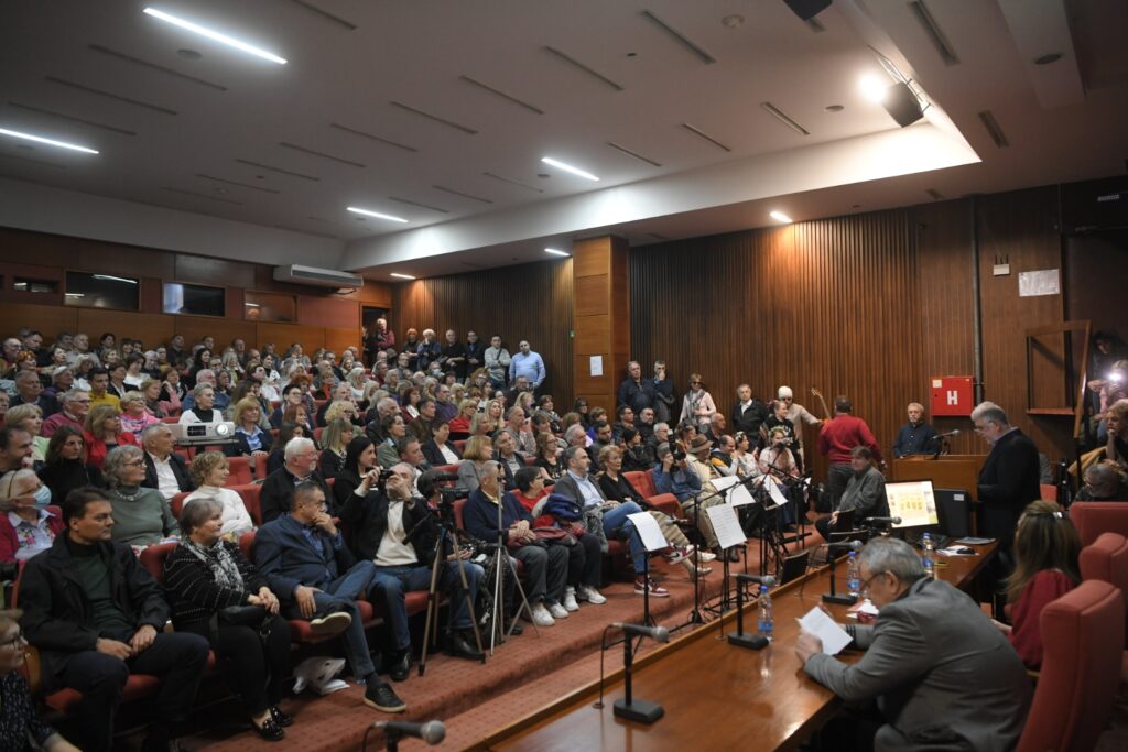Beograd 27.04.2023. Promocija knjige Pece Popovića u atrijumu Narodne biblioteka Foto: Dragan Mujan/Nova.rs