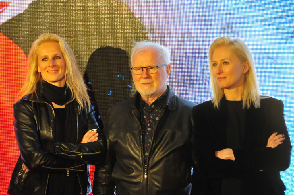 punoj velikoj sali mts Dvorane i uz ovacije publike večeras je održana svetska premijera filma „Yu Grupa - Trenutak sna“ reditelja Darka Lungulova u okviru programa 51. FEST-a.