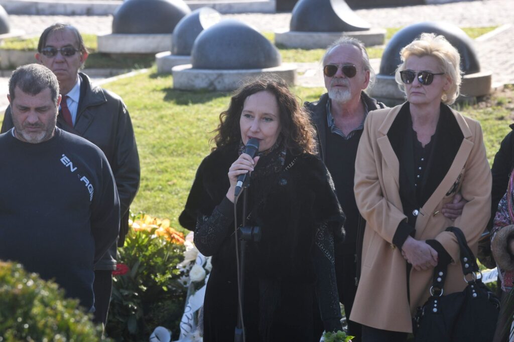 Beograd 18.03.2023. Sahrana glumca Tanasija Uzunovića u Aleji zaslužnih građana na Novom groblju u Beogradu. Tanasije Uzunović, opelo, sahrana, Novo groblje, Aleja zaslužnih građana Foto: Filip Krainčanić/Nova.rs