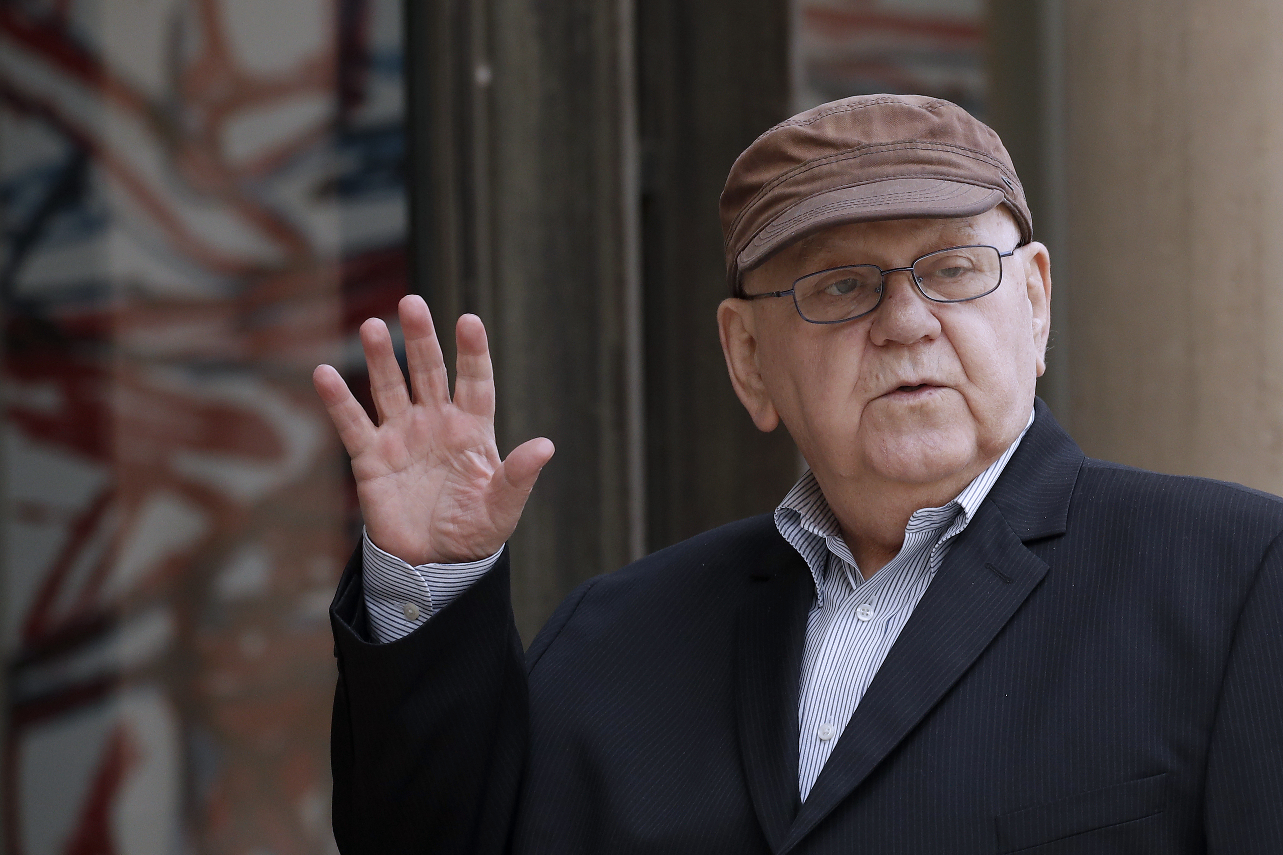 epa07589224 Bosnian poet and screenwriter Abdulah Sidran arrives at the Elysee to meet with French President Emmanuel Macron (not pictured) and others European Philosophers and Intellectuals in Paris, France, 21 May 2019.  EPA-EFE/YOAN VALAT