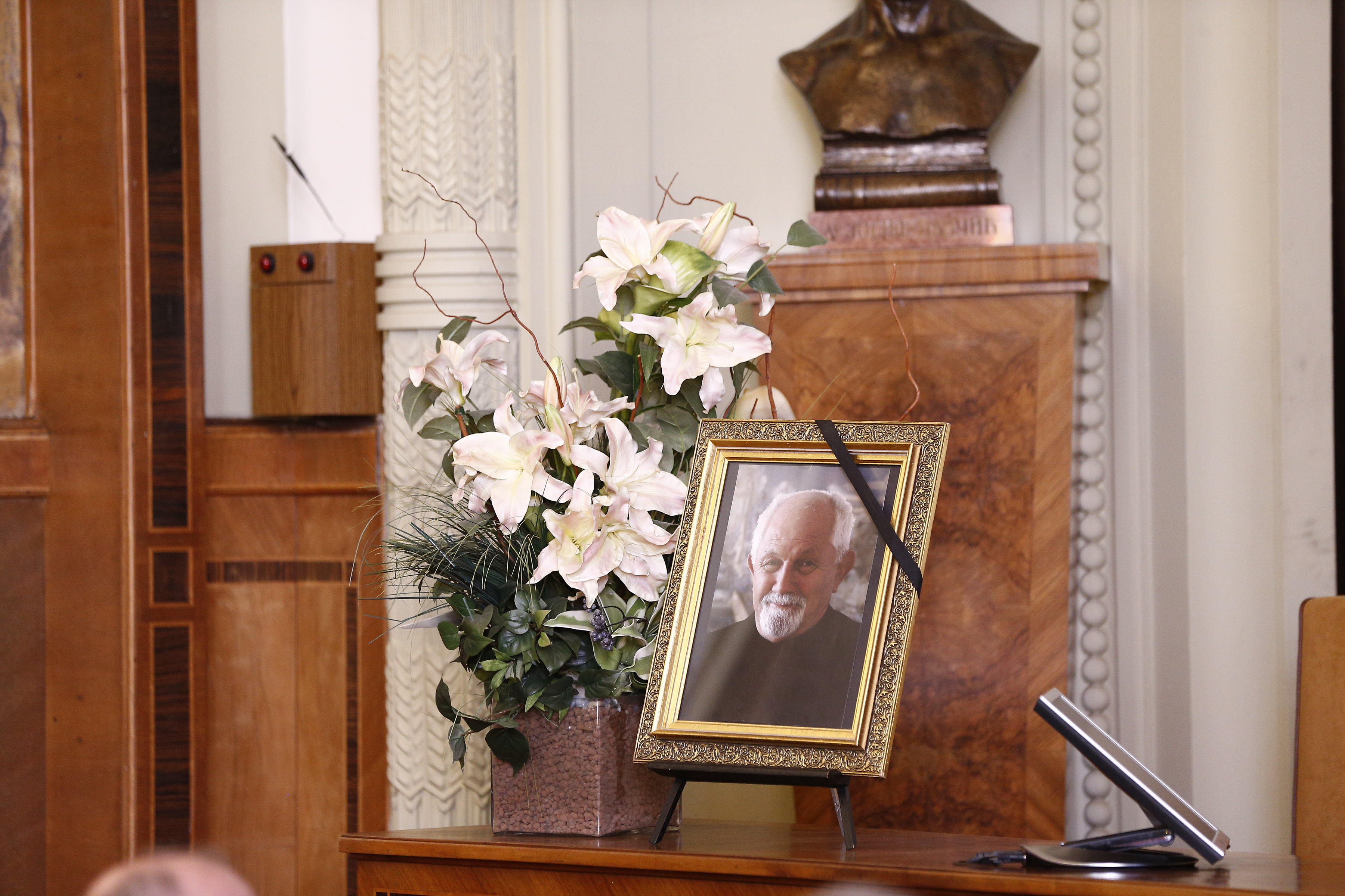 The Serbian Academy of Sciences and Arts, within the Department of Language and Literature, organized a commemorative gathering dedicated to the recently deceased academician - poet Milovan Danojlic.