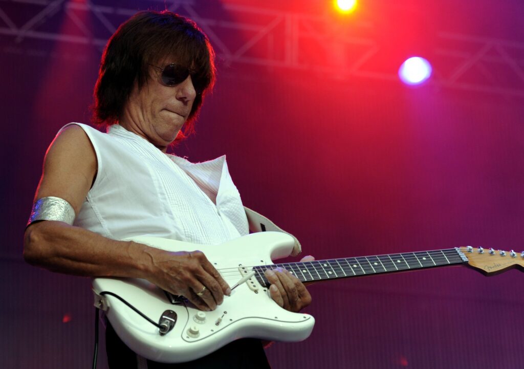 epa02244158 Jeff Beck from Britain performs during a concert of the Moon and Stars series on the Piazza Grand in Locarno, Switzerland on 10 July 2010.  EPA/KARL MATHIS