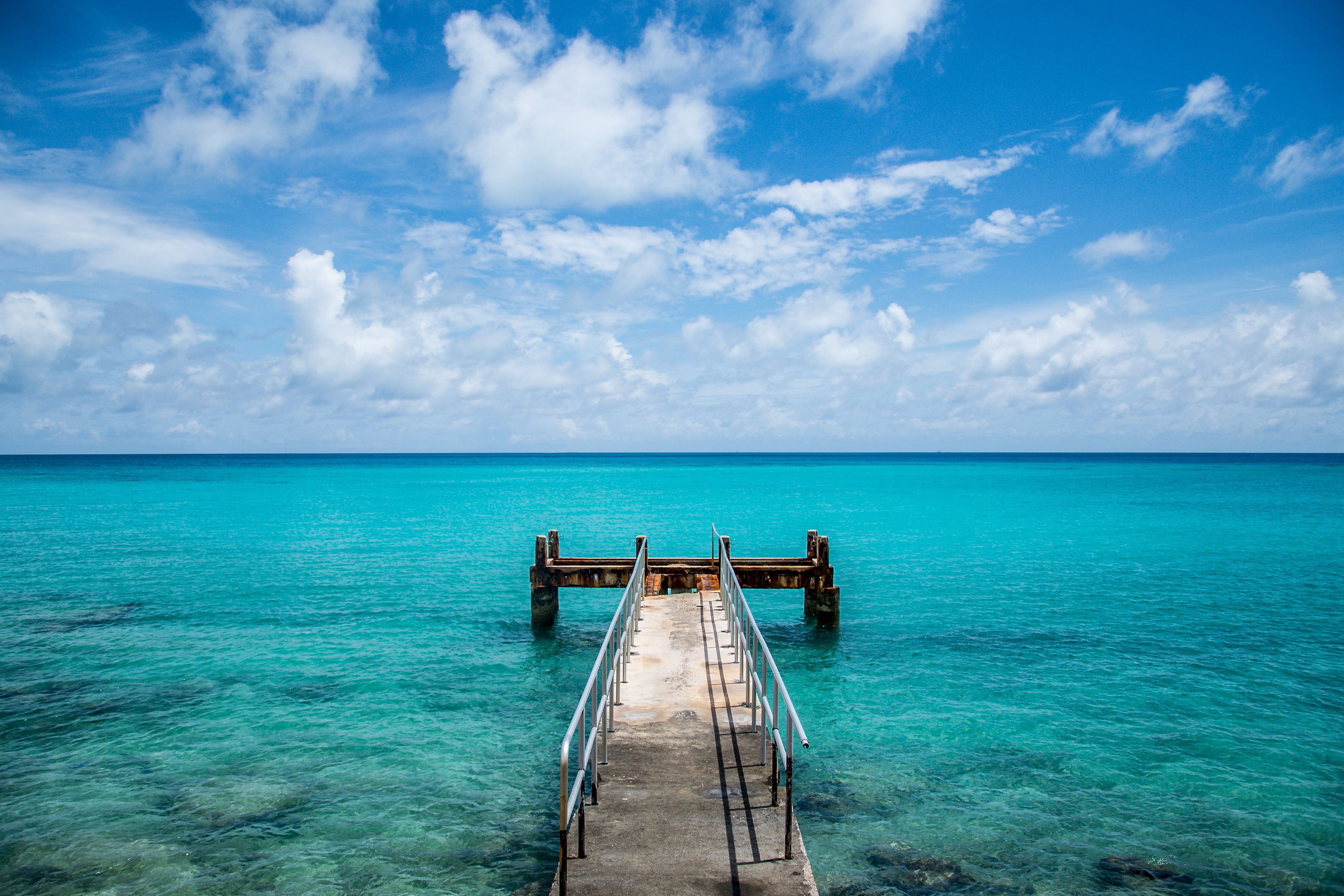 Rusty,Dock,At,Bermuda,Beach