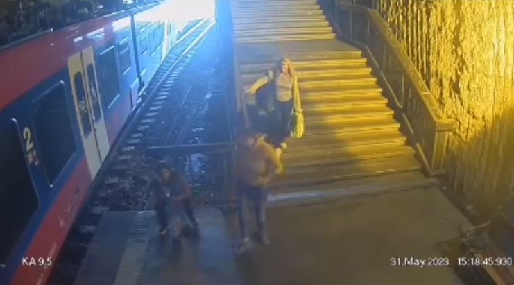 Beograd, voz, dete Foto: Instagram/192_rs