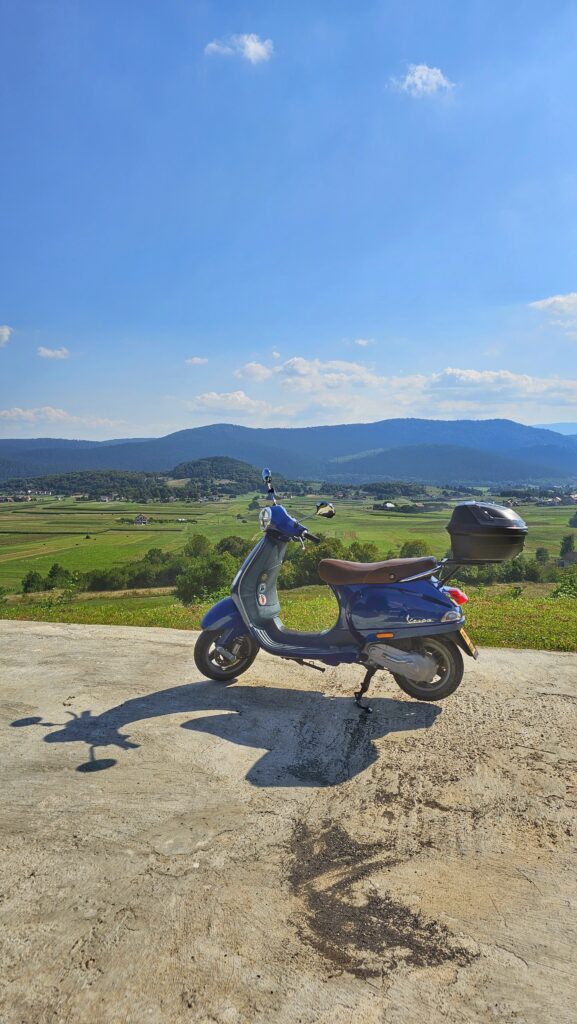 Liz Duong, Vijetnamka na vespi, vespa, žena koja živi u Srbiji