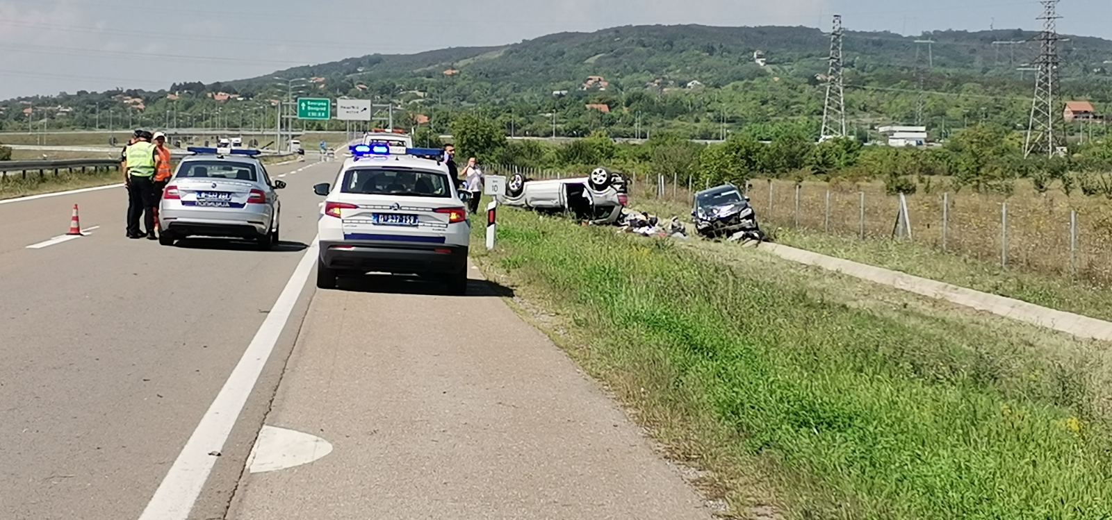 Saobracajna nesreca autoput prevrnuti auto policija uvidjaj udes sudar