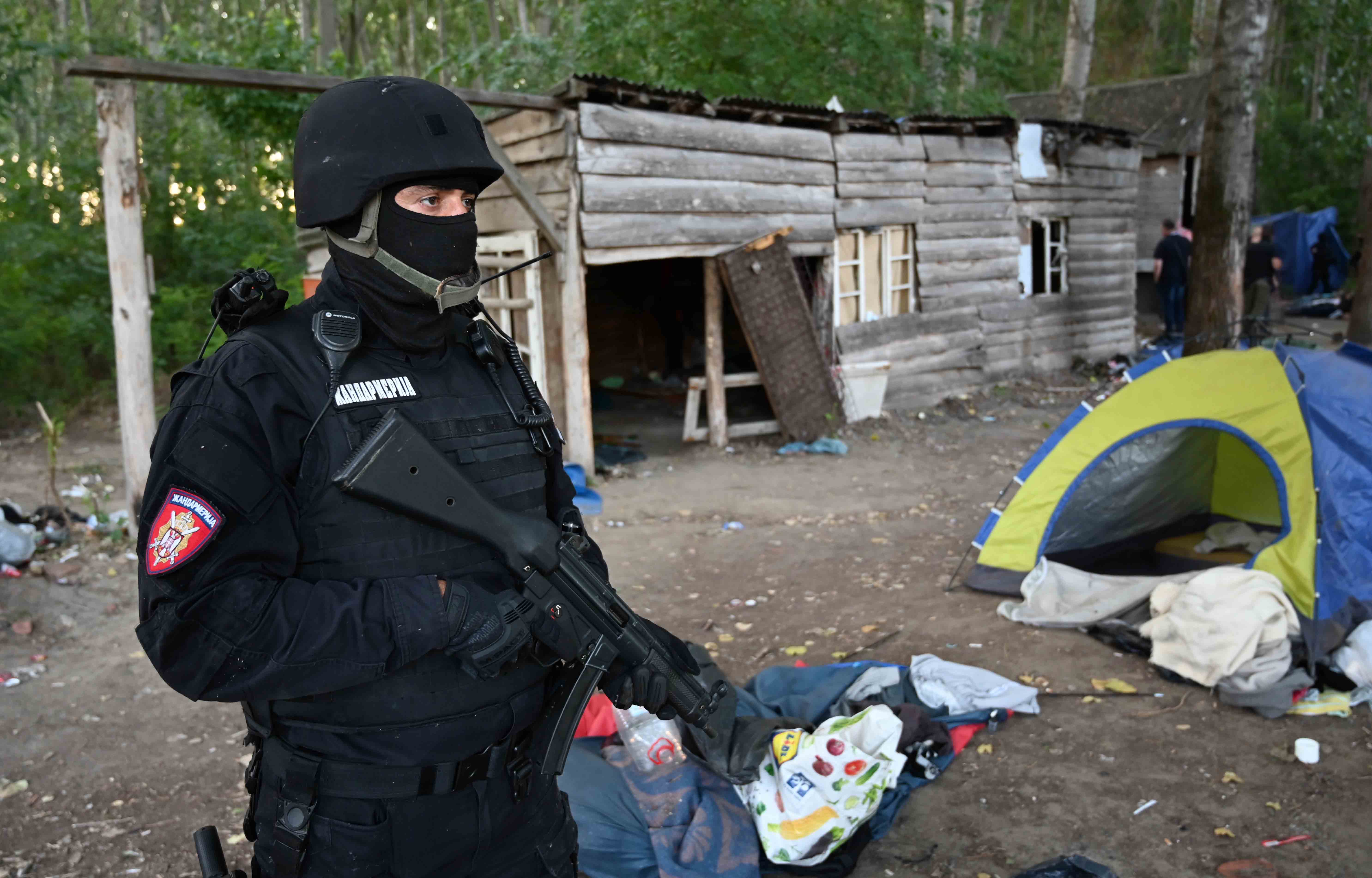 Srpski Krstur, opština Novi Kneževac, akcija Plaža, otkrivanje, hapšenje iregularnih migranata, migranti, izbeglice, policija, žandarmerija Foto: MUP