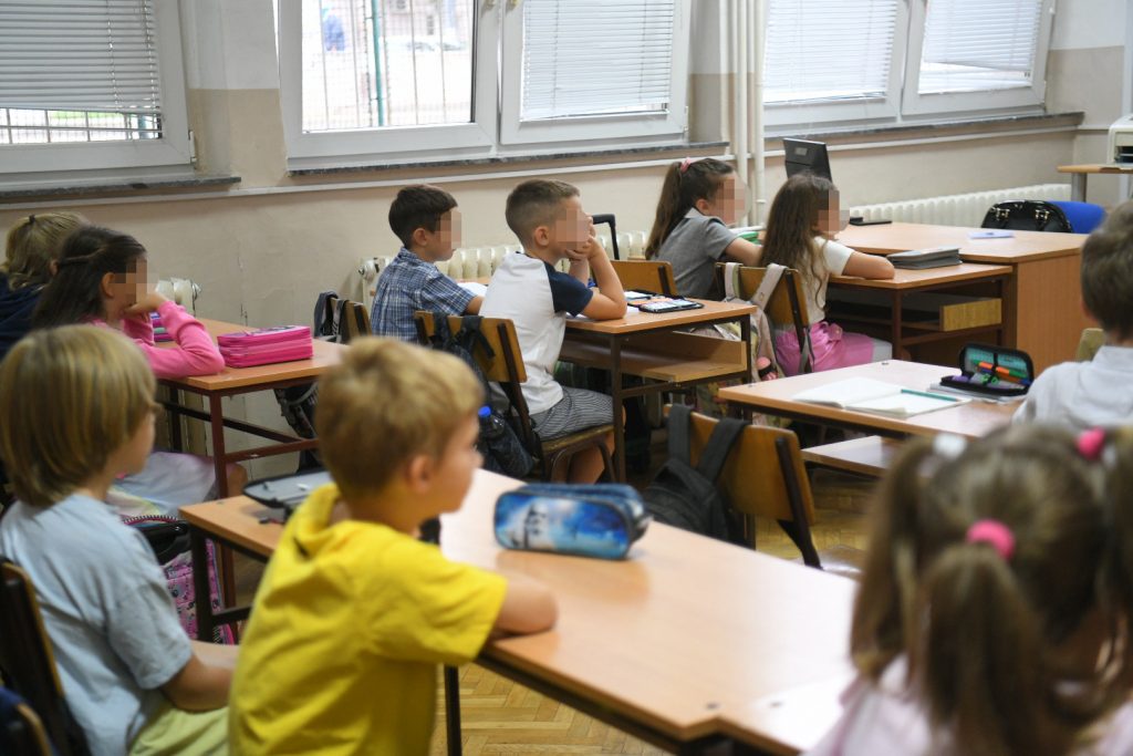 Beograd 01. septembar 2022. Polazak u skolu, Osnovna skola Vuk Karadzic, deca, ucenici. djaci, prvaci učionica    Foto:Nemanja Jovanović/Nova.rs