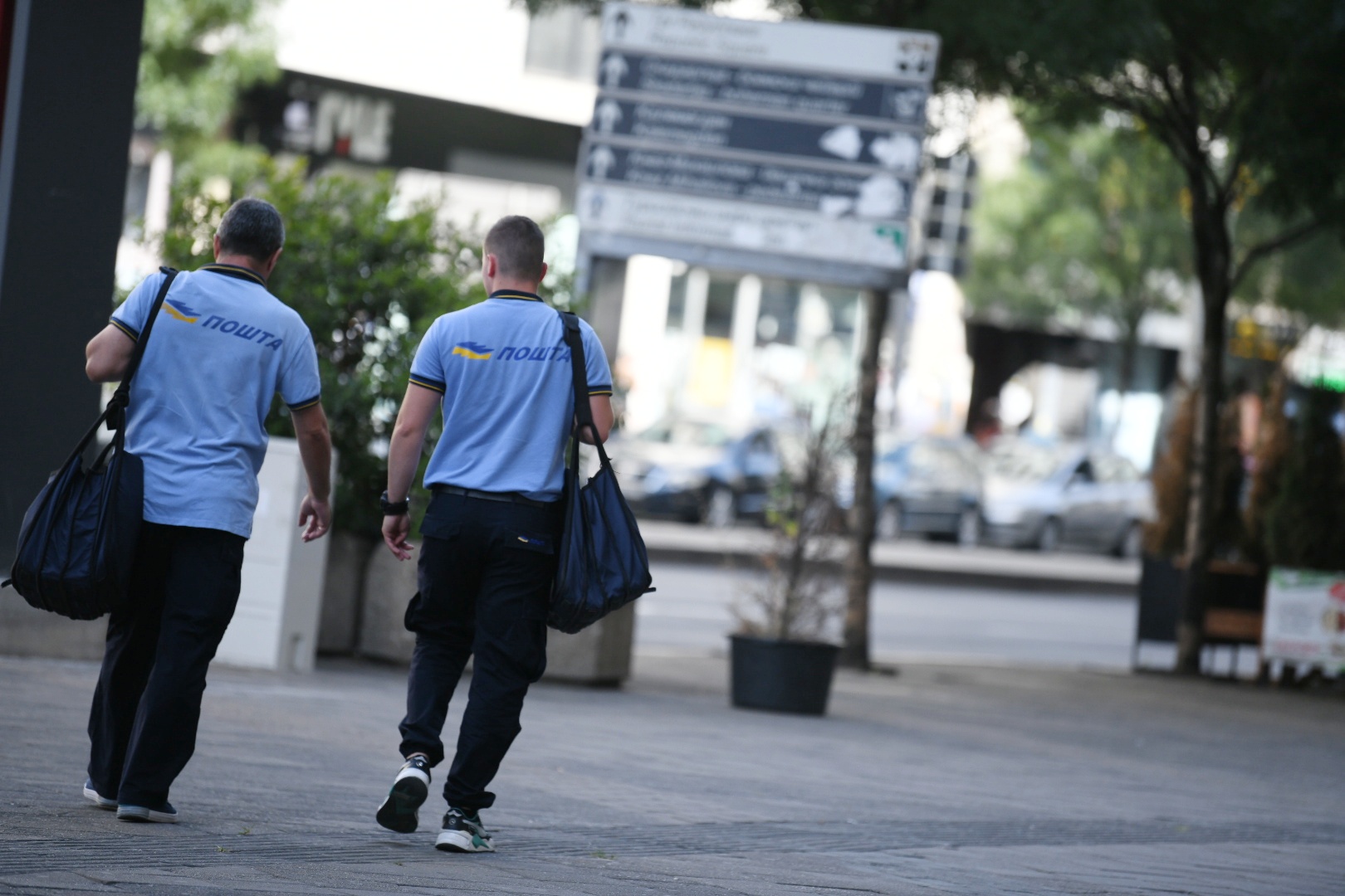 Beograd 30. jun 2021. Postari postar posta Prvi broj dnevninh novina Nova na kioscima u Beogradu Foto:Vesna Lalić/Nova.rs