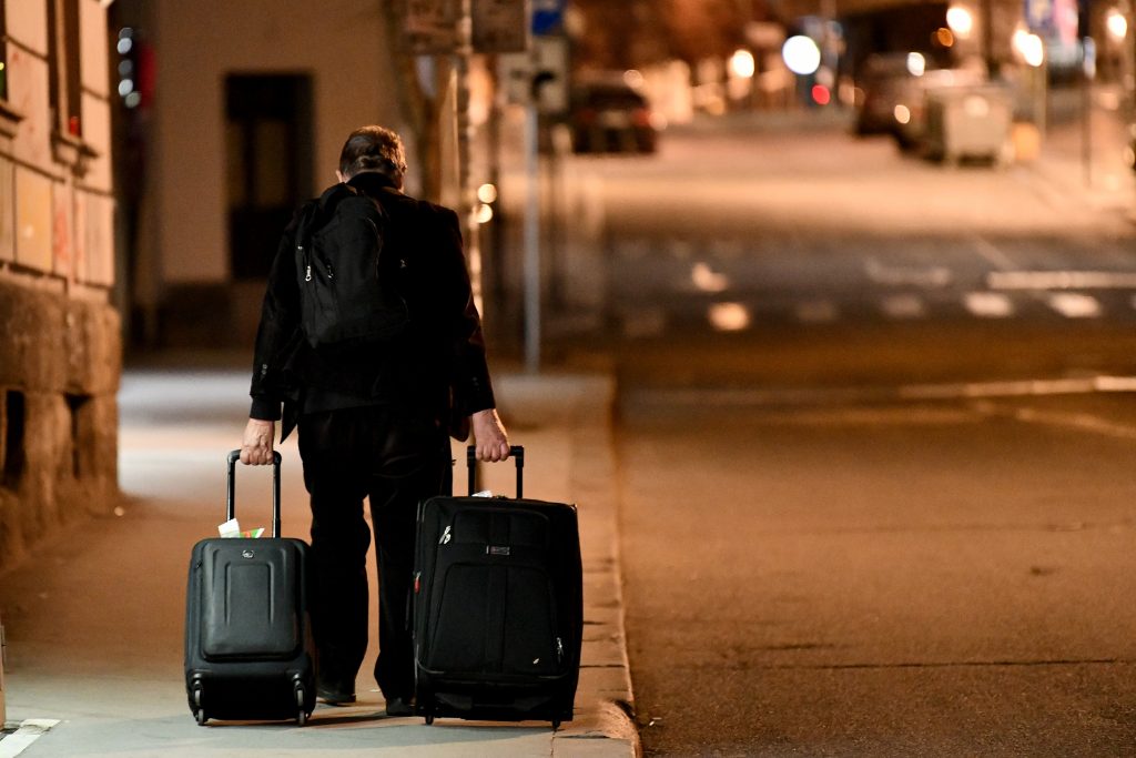 Beograd 19.03.2020. Policijski čas, vanredno stanje, grad, prazan grad, koferi, prazne ulice, prazna ulica Foto: Vladislav Mitić/Nova.rs