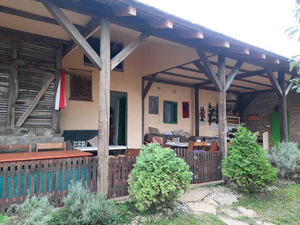 Slavica je nasledila staru kuću blatnjaru bušnu na sve strane i od nje napravila “čudo”