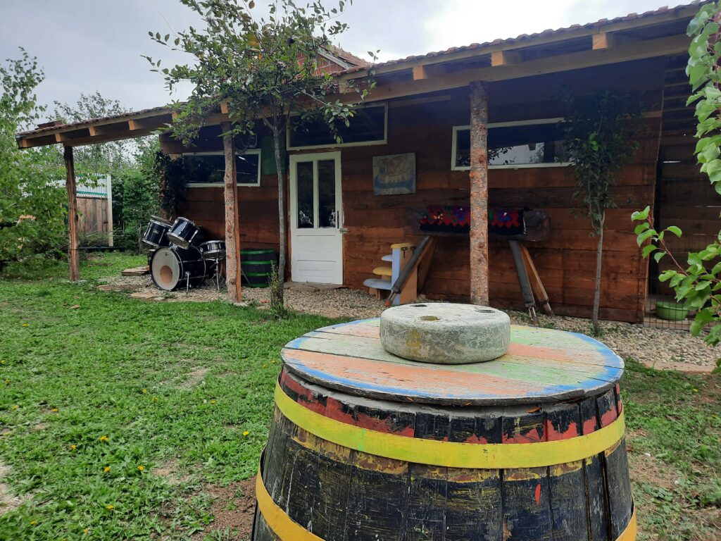 Slavica je nasledila staru kuću blatnjaru bušnu na sve strane i od nje napravila “čudo”