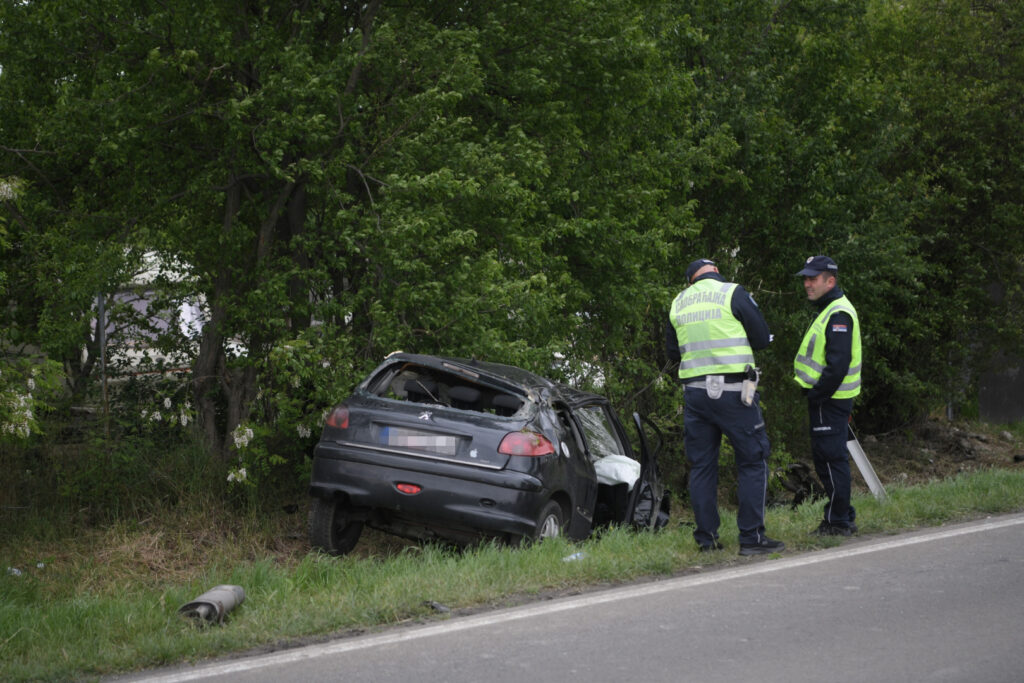 Beograd 14.05.2023. Zrenjaninski put, saobraćajna nesreća, automobil marke Peže, Peugeot, policija, uviđaj, uvidjaj Foto: Dragan Mujan/Nova.rs