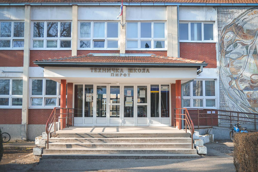 1695203284-tehnicka-skola-foto-tsp.edu_.rs_-1024x684.jpg