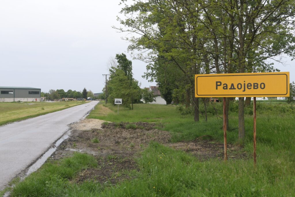 Radojevo 14.05.2023. Hronika, dečak od 13 godina sekirom napao ženu i njenog sina Foto: Dragan Mujan/Nova.rs