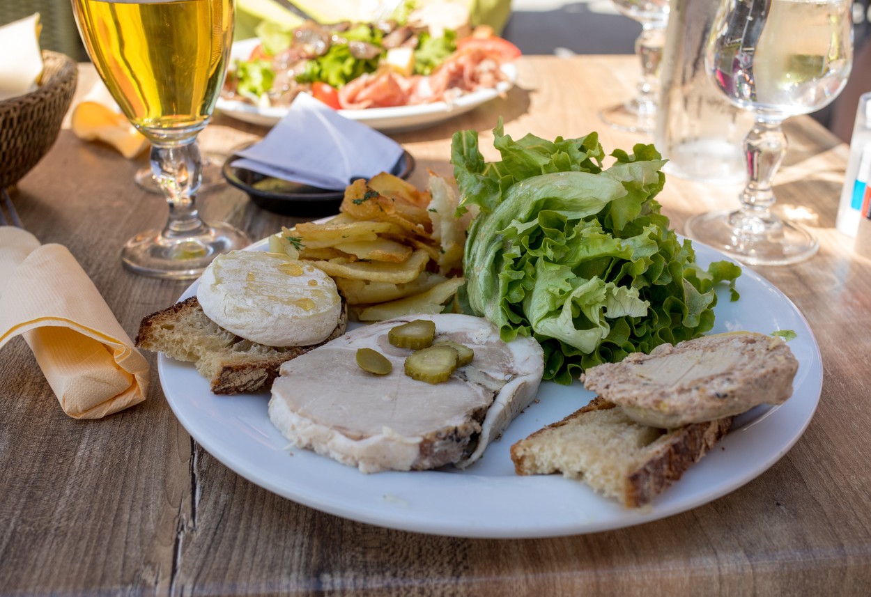 Foie gras on white plate in  La Roque-Gageac,  Dordogne ,  France,Image: 540633281, License: Royalty-free, Restrictions: , Model Release: no, Credit line: Wieslaw Jarek / Panthermedia / Profimedia
