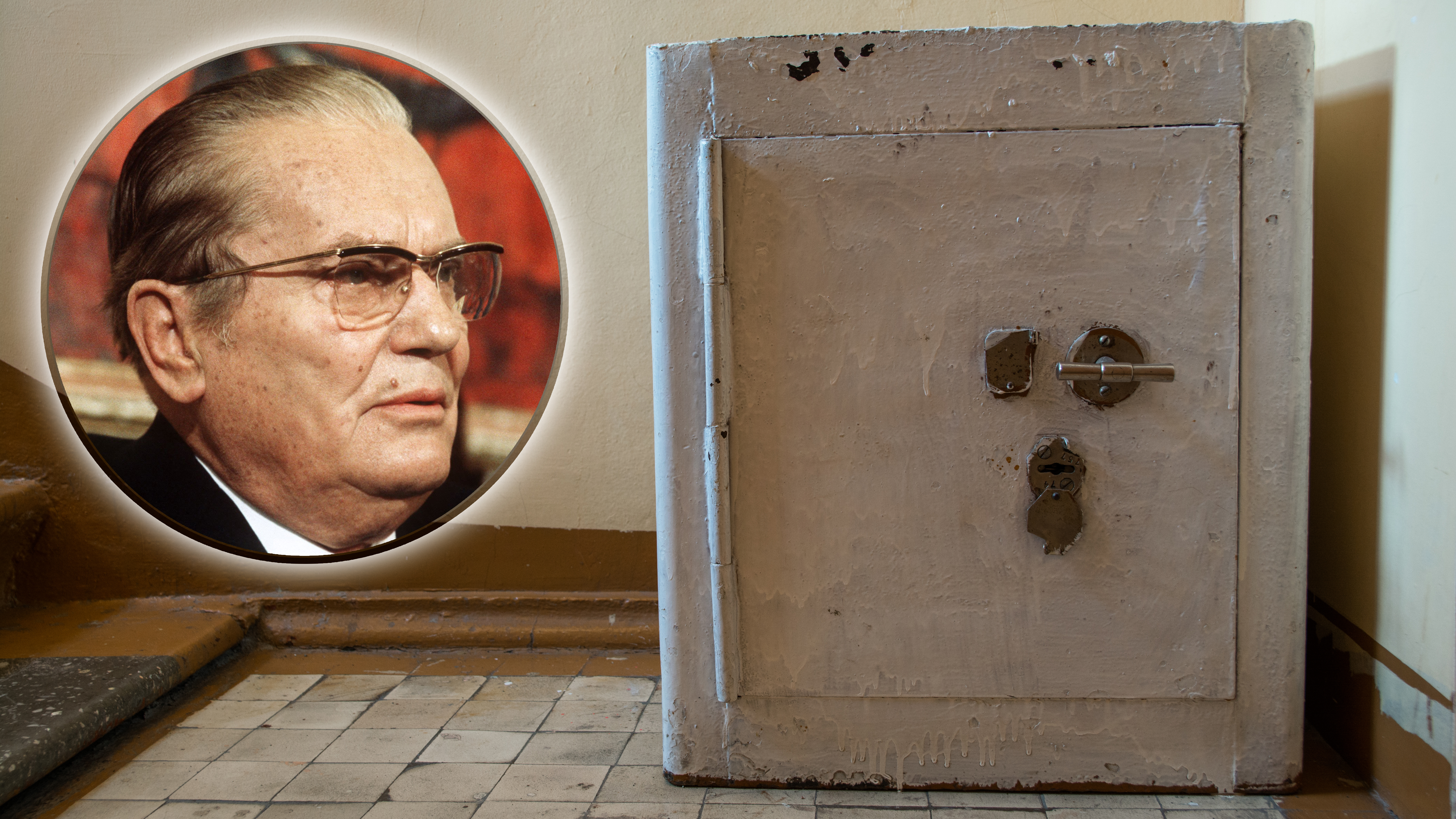 Vintage,Safety,Deposit,Box.,Old,Fireproof,Cabinet,In,A,Corner.