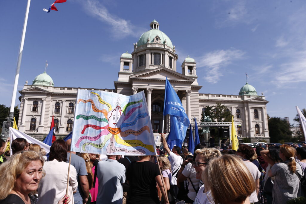 Beograd 26.09.2023. Protest zaposlenih u prosveti, protest prosvetata, prosvetari, zaposleni u prosveti, protest ispred Skupštine Srbije Foto: Amir Hamzagić/Nova.rs