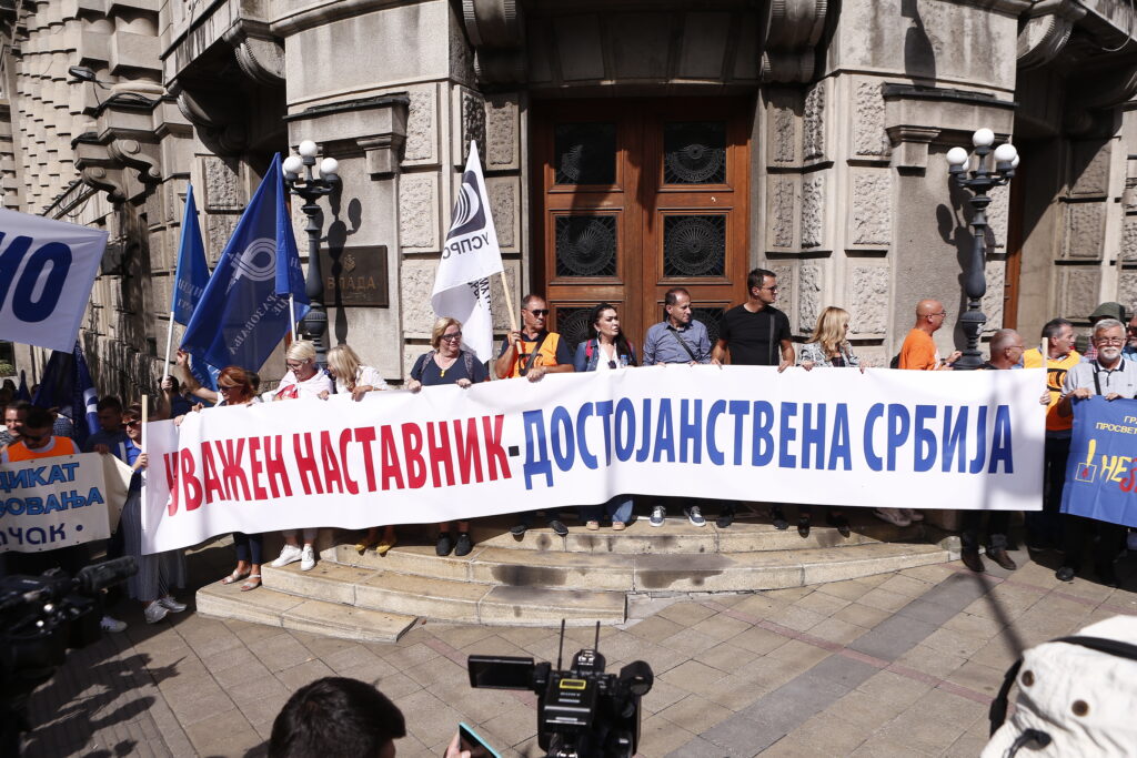 Beograd 26.09.2023. Protest zaposlenih u prosveti, protest prosvetata, prosvetari, zaposleni u prosveti, šetnja do Vlade Srbije Foto: Amir Hamzagić/Nova.rs