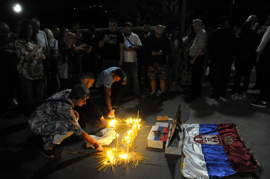 Mesto: Beograd
Datum: Tue Sep 26 21:52:46 CEST 2023
Dogadjaj: DRUŠTVO/HRONIKA - građani ispred Hrama Svetog Save pale sveće trojici Srba ubijenih u noći 24. septembra u Banjskoj
Fotoreporter: Ana Paunković
Izvor: FoNet