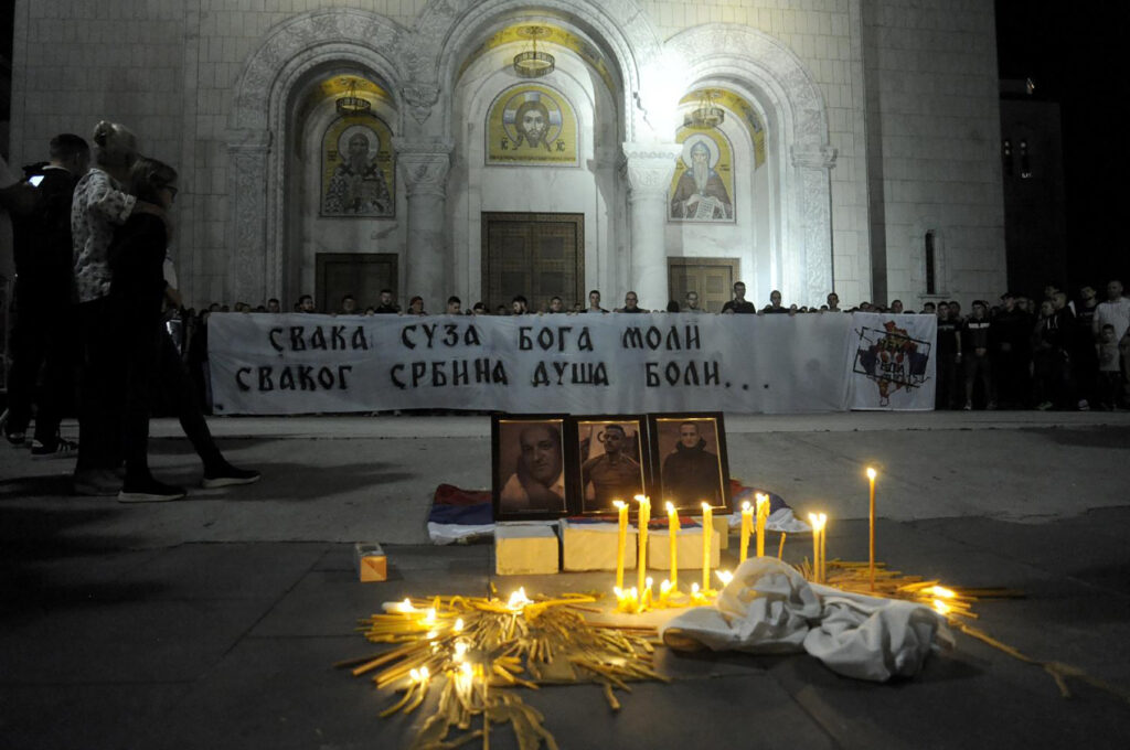 Mesto: Beograd
Datum: Tue Sep 26 21:54:36 CEST 2023
Dogadjaj: DRUŠTVO/HRONIKA - građani ispred Hrama Svetog Save pale sveće trojici Srba ubijenih u noći 24. septembra u Banjskoj
Fotoreporter: Ana Paunković
Izvor: FoNet
