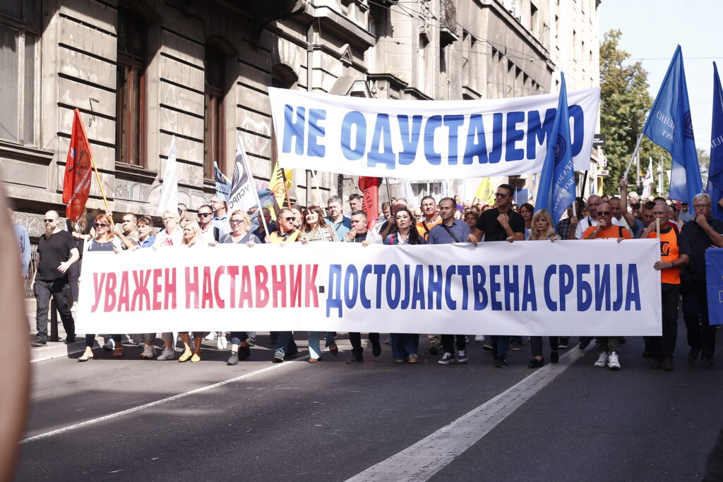 Beograd 26.09.2023. Protest zaposlenih u prosveti, protest prosvetata, prosvetari, zaposleni u prosveti, šetnja do Vlade Srbije Foto: Amir Hamzagić/Nova.rs