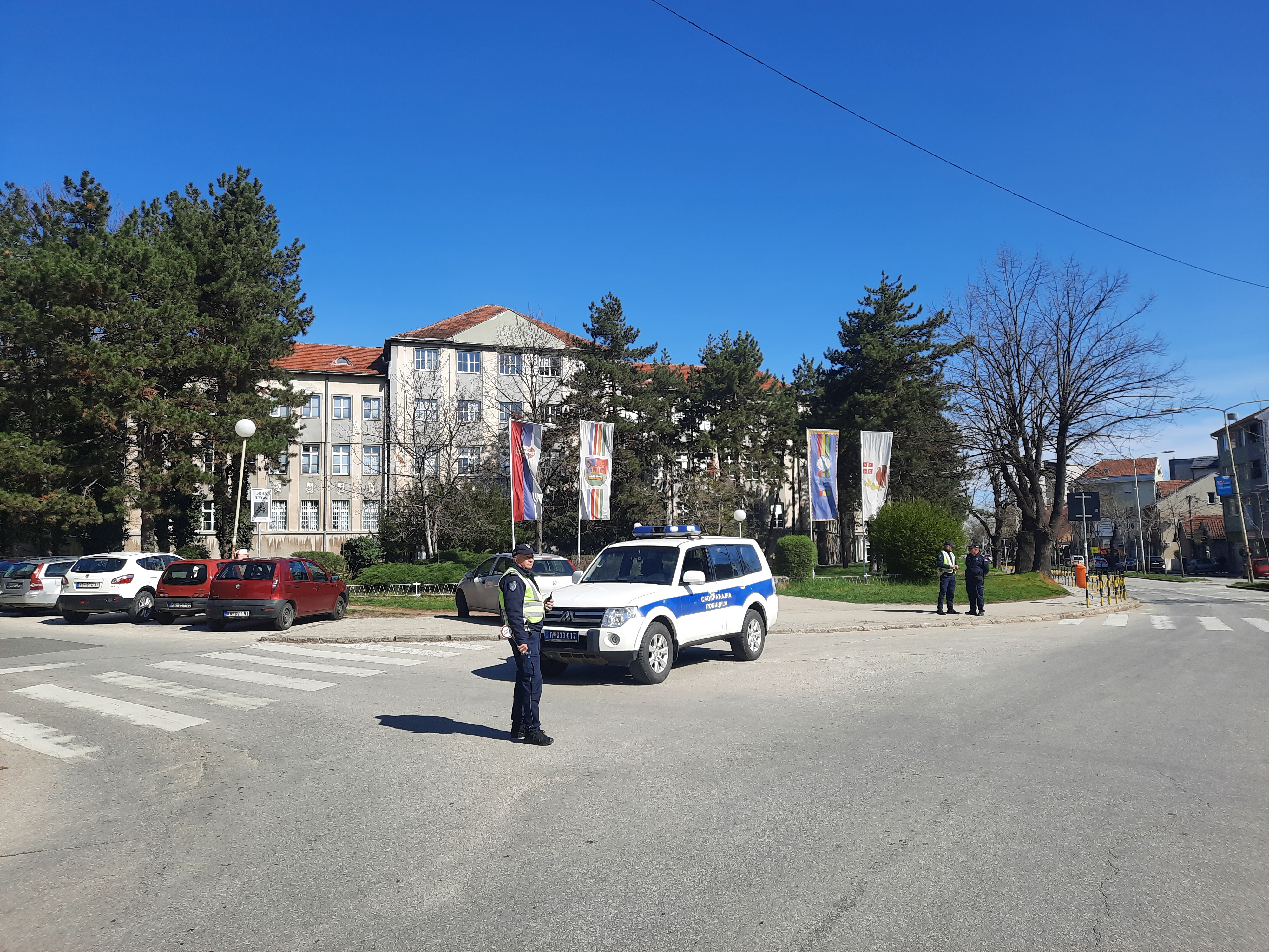 Kragujevac 29. mart 2023. Fakultet PMF i Fakultet inzenjerskih nauka gde je u toku pregled zbog dojave o bombi, policija Foto:Aleksandra Petrović/Nova.rs