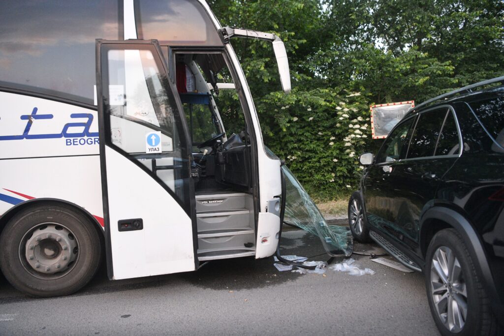 Beograd 24.05.2023. Saobraćajna nesreća, saobraćajna nezgoda, kružni put Leštane, autobus i putnički automobil, hronika Foto: Filip Krainčanić/Nova.rs