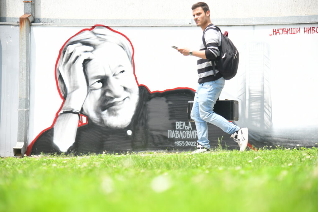 Beograd 07.06.2023. Mural posvećen novinaru i voditelju Velji Pavloviću, Velja Pavlović, mural, teatar Bojan Stupica, JDP Foto: Nemanja Jovanović/Nova.rs